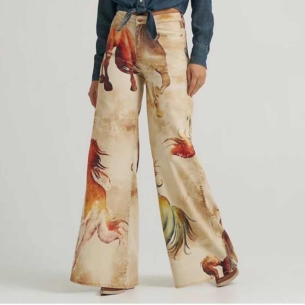 Wrangler X Lainey Wilson Women's Wild Horses Print Cheeky Wide Leg Jeans 1123704